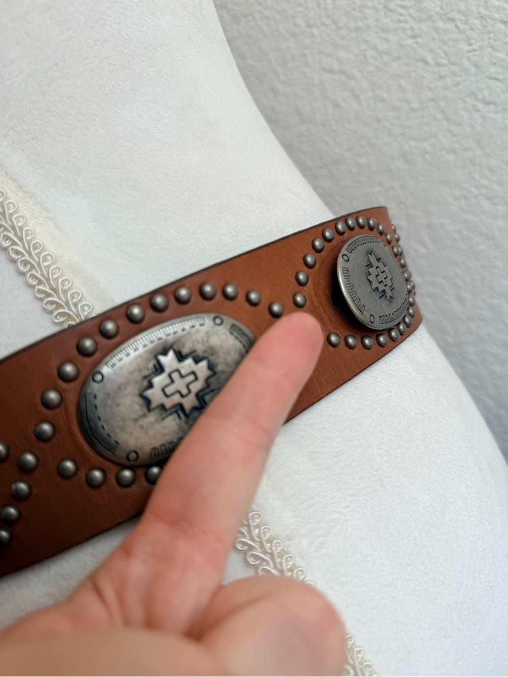 Aura Wrangler Leather Boho Brown Studded Leather Belt Concho Western Festival - Picture 9 of 12